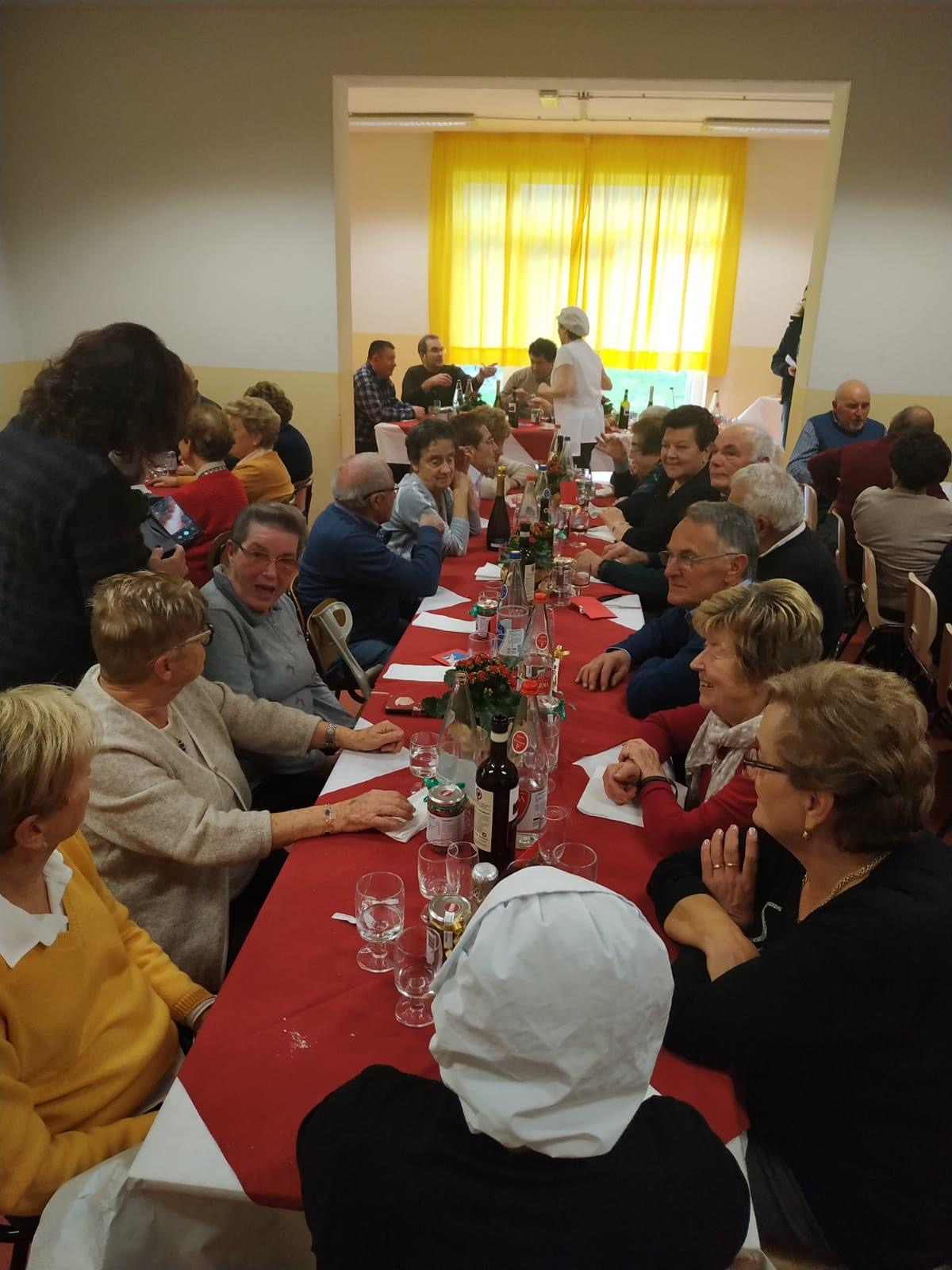 Castel Focognano: Lorenzo Remo Ricci al pranzo di Natale con gli over 65
