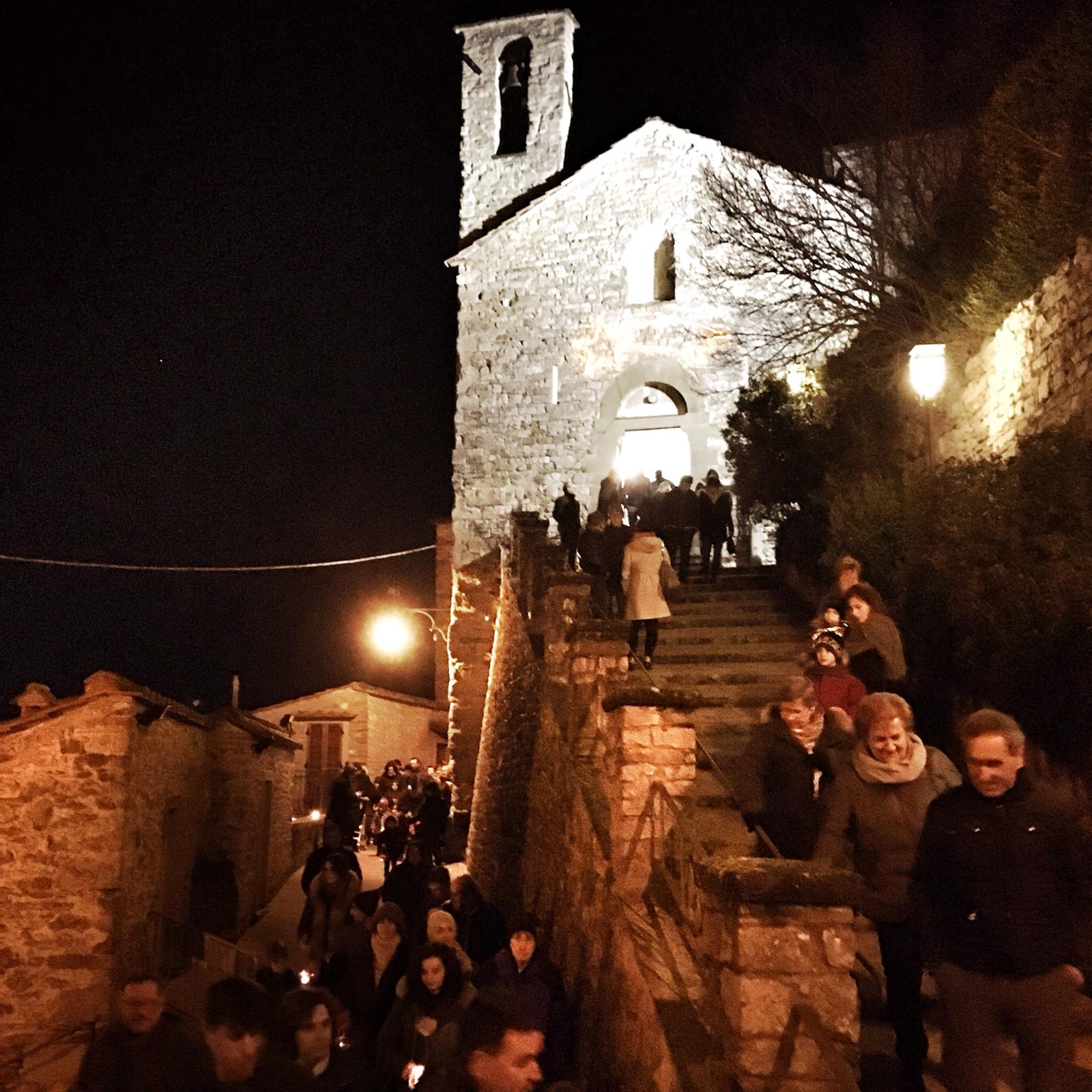 “Camminata delle Lanterne”: a Lierna di Poppi si festeggia la vigilia
