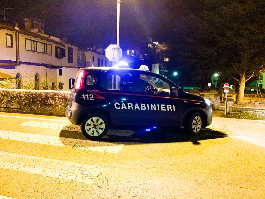 Accoltella il compagno durante una accesa lite, giovane donna arrestata dai Carabinieri