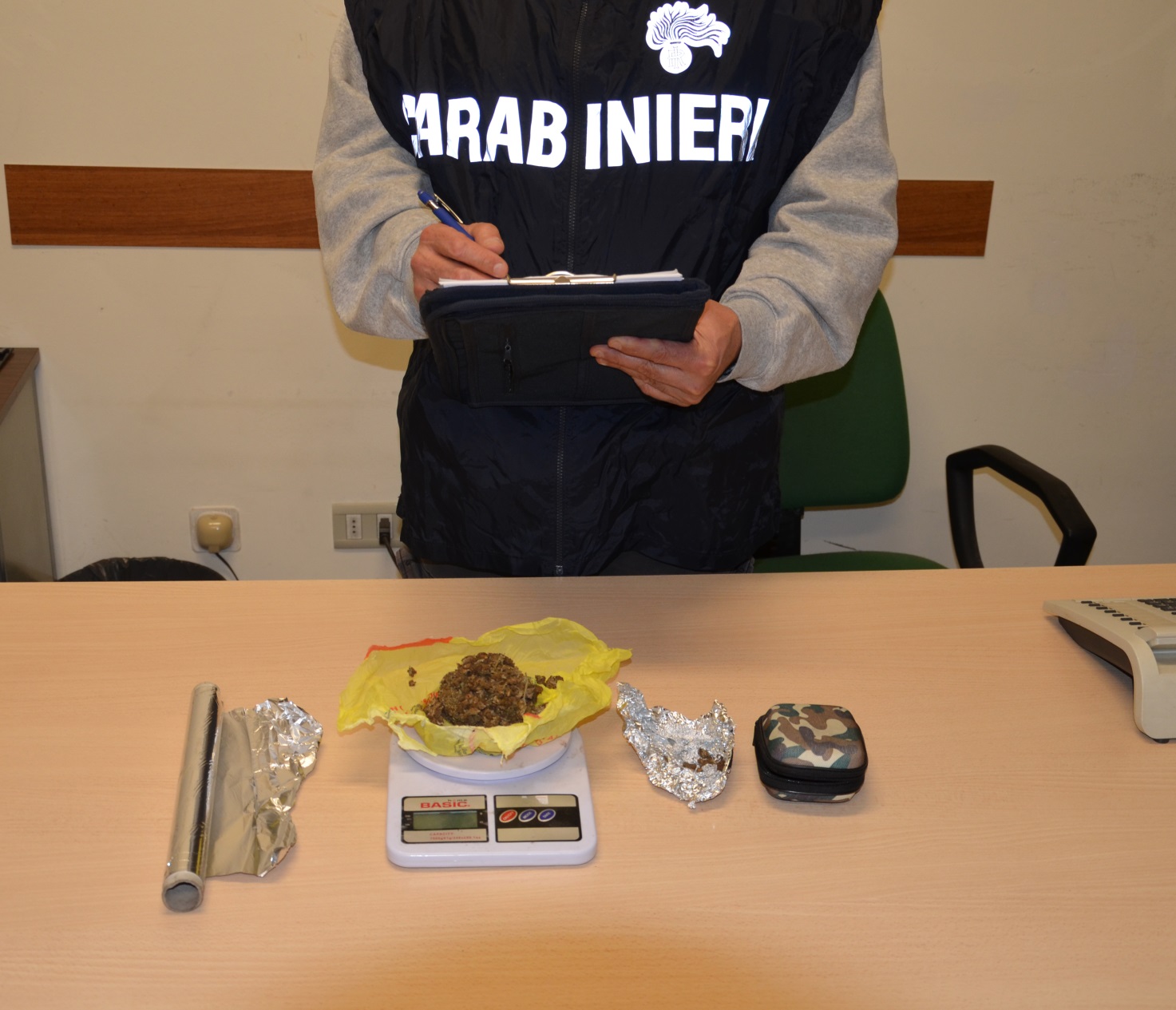 “C’è un continuo via vai”, residenti esasperati allertano i carabinieri. Arrestato spacciatore 30enne