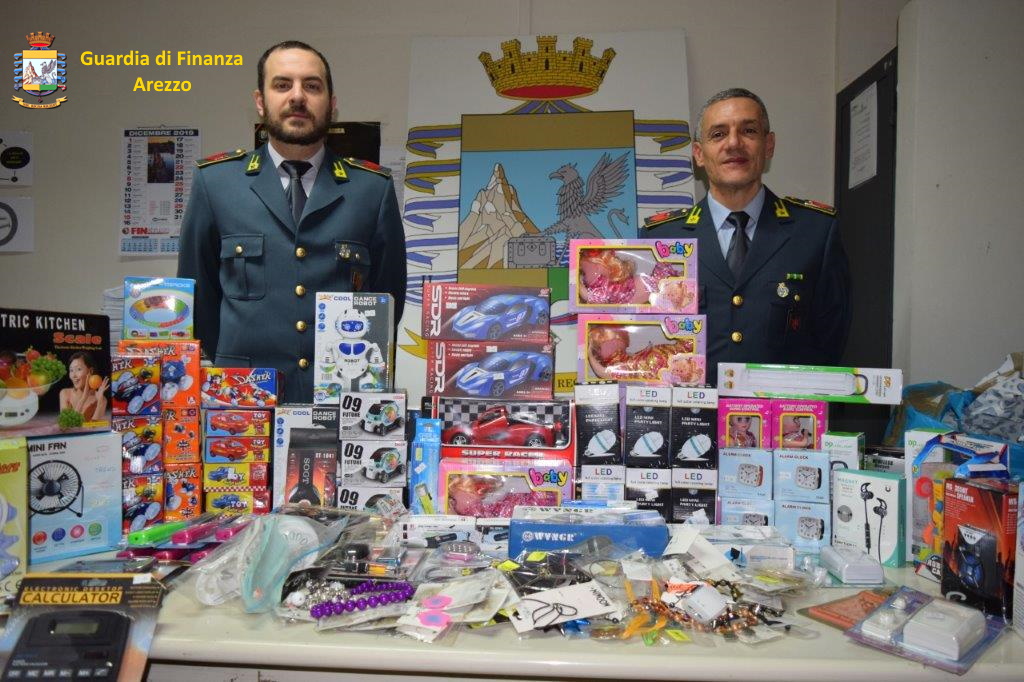 Gdf, controlli a tappeto in città. 5 segnalazioni per droga alla stazione. Sequestrati 4200 prodotti irregolari