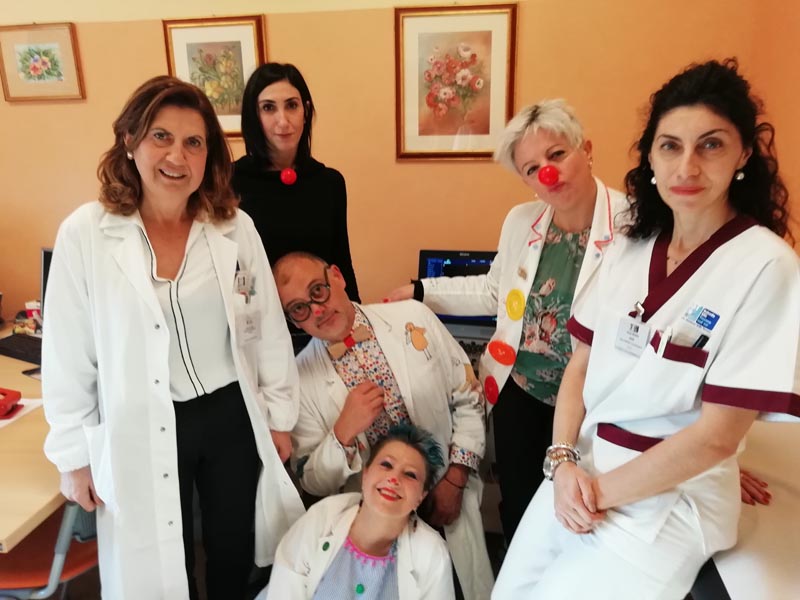 Ecografo e monitor, i “Nasi Rossi” a sostegno dell’Oncologia
