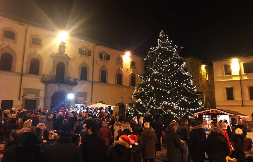 Presepi, musica e Babbi Natale: ecco il weekend a Sansepolcro