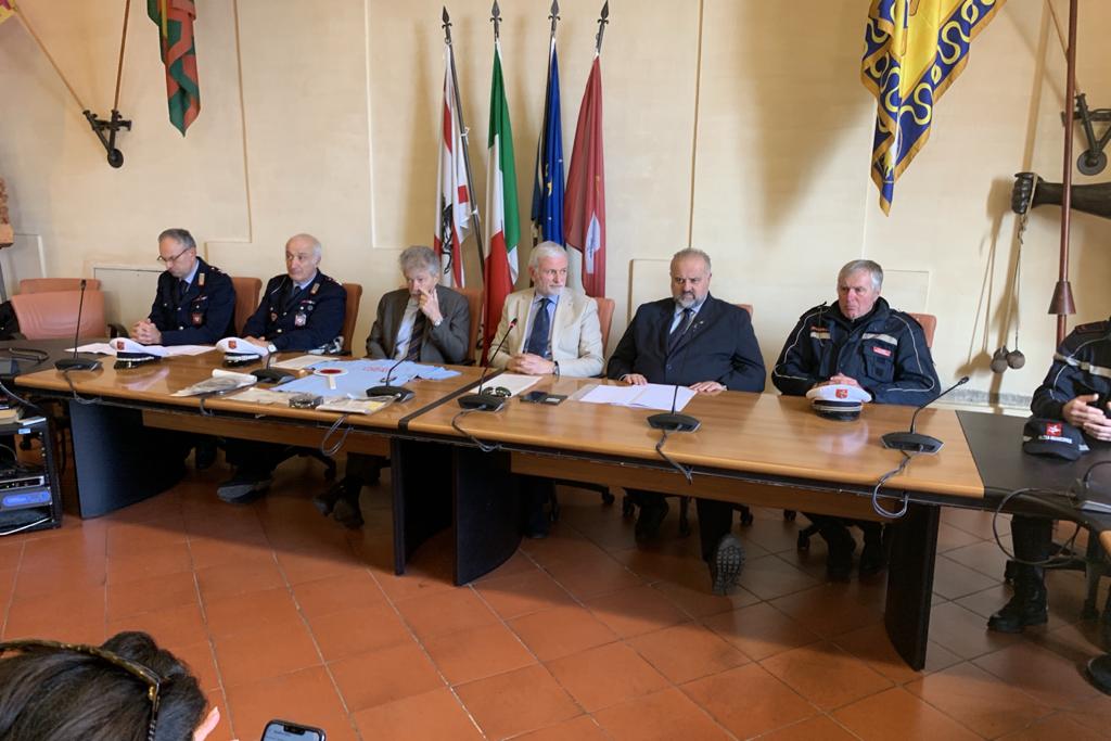 Stangata polizia locale su sicurezza stradale e alimentare. Bando alla sosta selvaggia intorno alle scuole