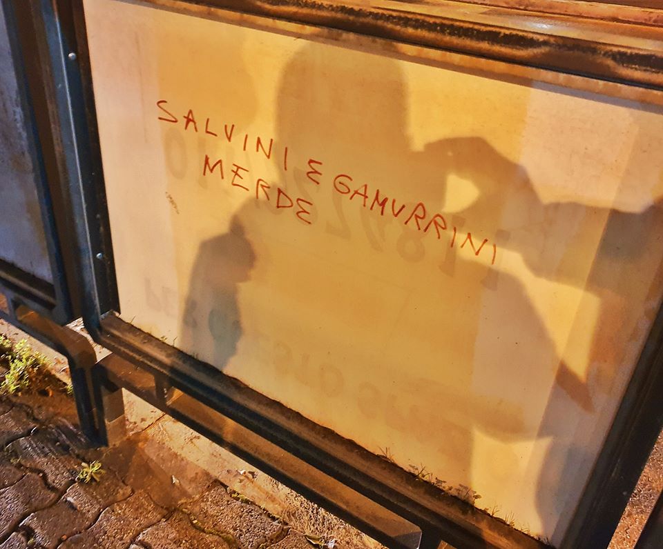 “Salvini e Gamurrini m….”. La scritta infamante apparsa in città
