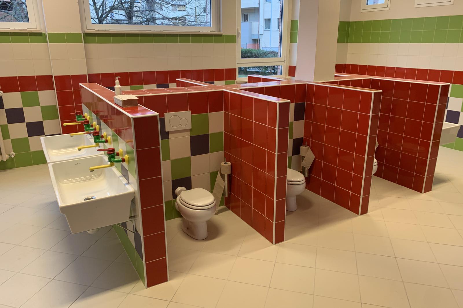 Il Comune di Arezzo: dispenser di gel igienizzante in tutte le scuole. “Nessun allarme Coronavirus, ma prevenzione a tappeto