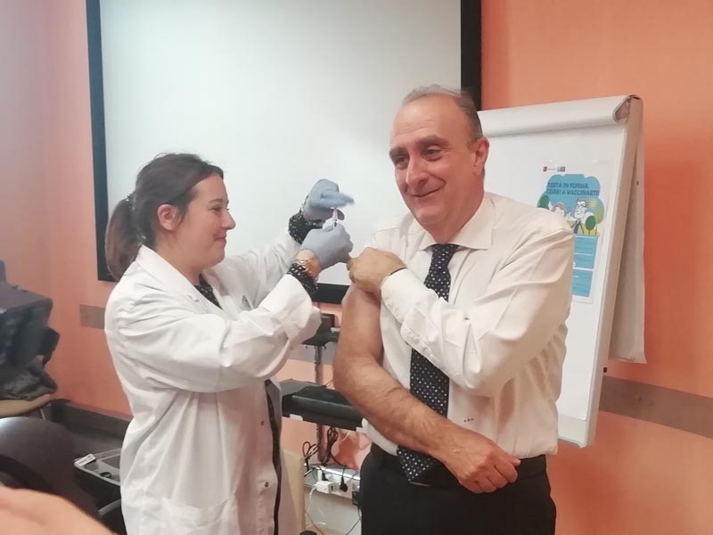 Il Vaccino Day: tanti volti noti per dare il buon “esempio”. Anche i giocatori dell’Arezzo
