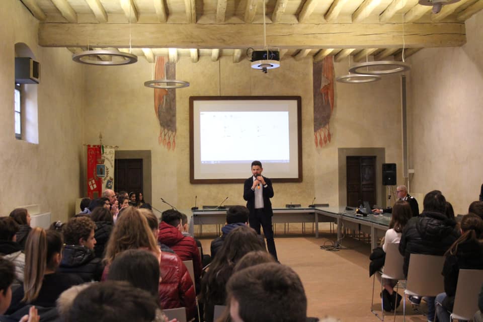 Giornata della Memoria: l’Amministrazione regala agli studenti una copia del “Diario di Anna Frank”