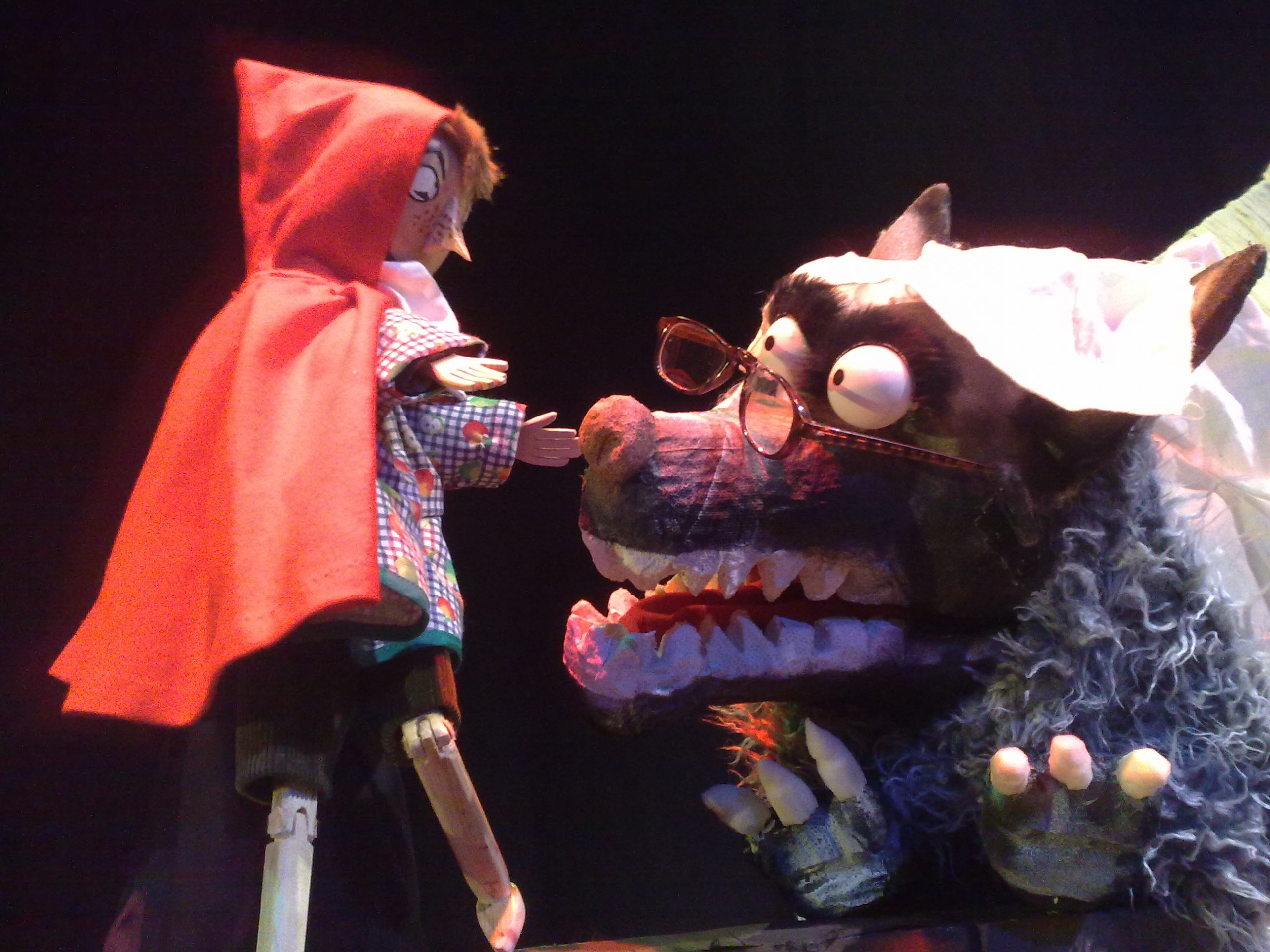 Domenica al Teatro Mario Spina “Se Pinocchio fosse Cappuccetto Rosso”