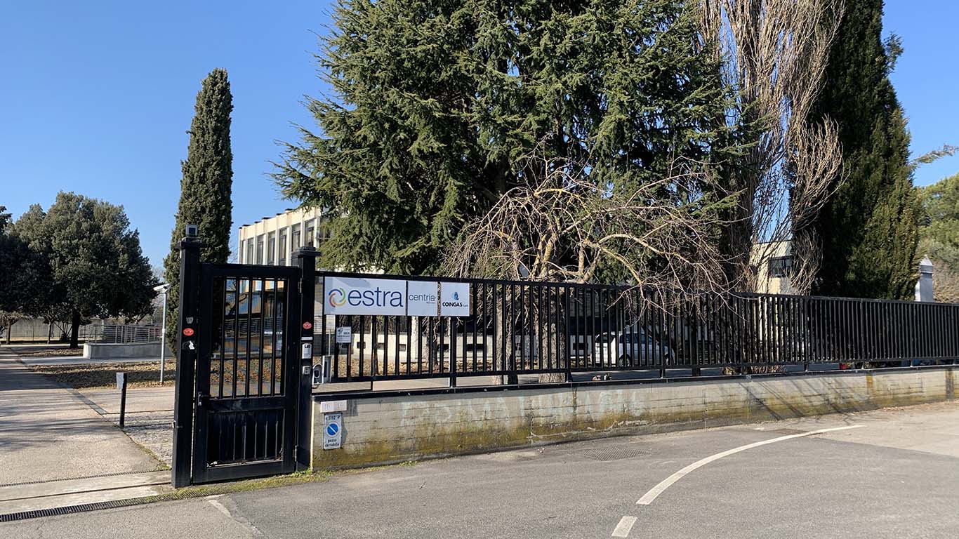 Gli uffici di Estra restano chiusi fino al 3 maggio. Tutti i servizi garantiti restando a casa