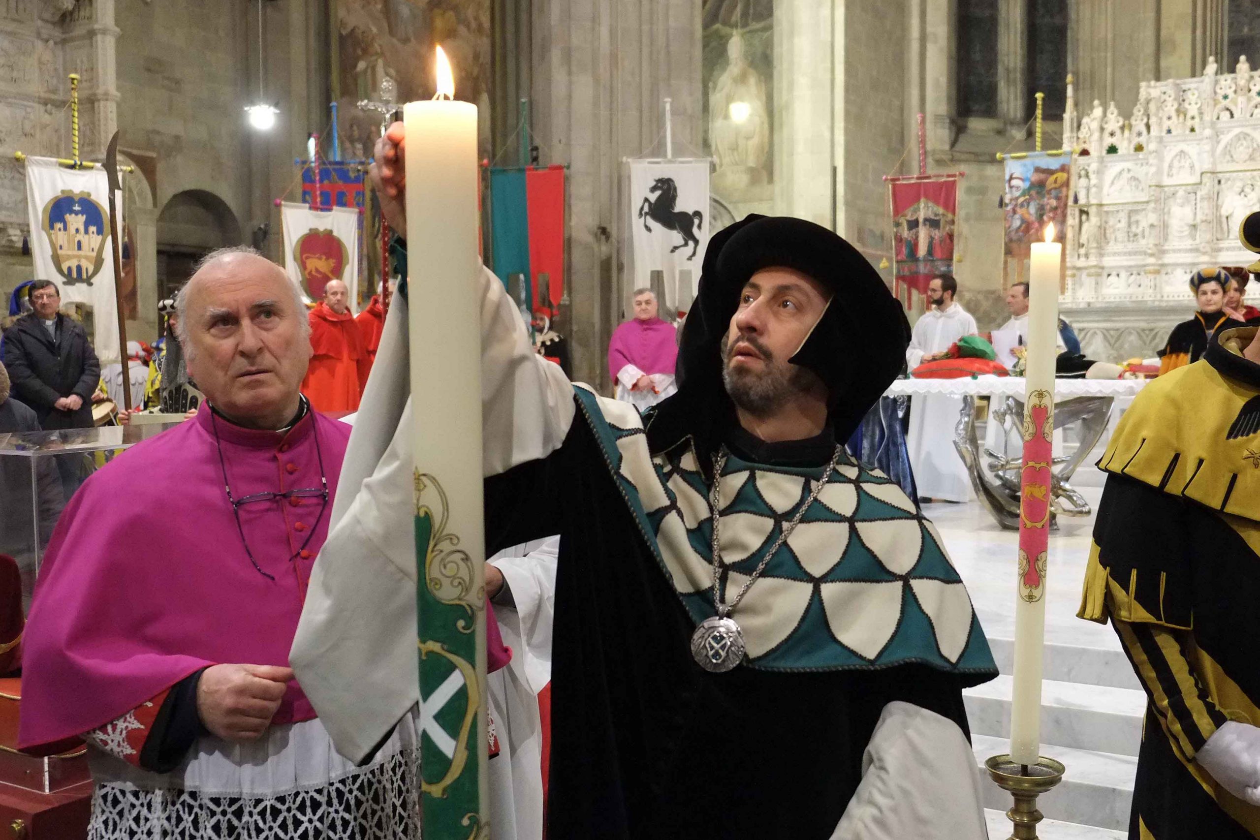L’offerta dei ceri apre l’anno giostresco. A Sant’Andrea torna la pizzeria