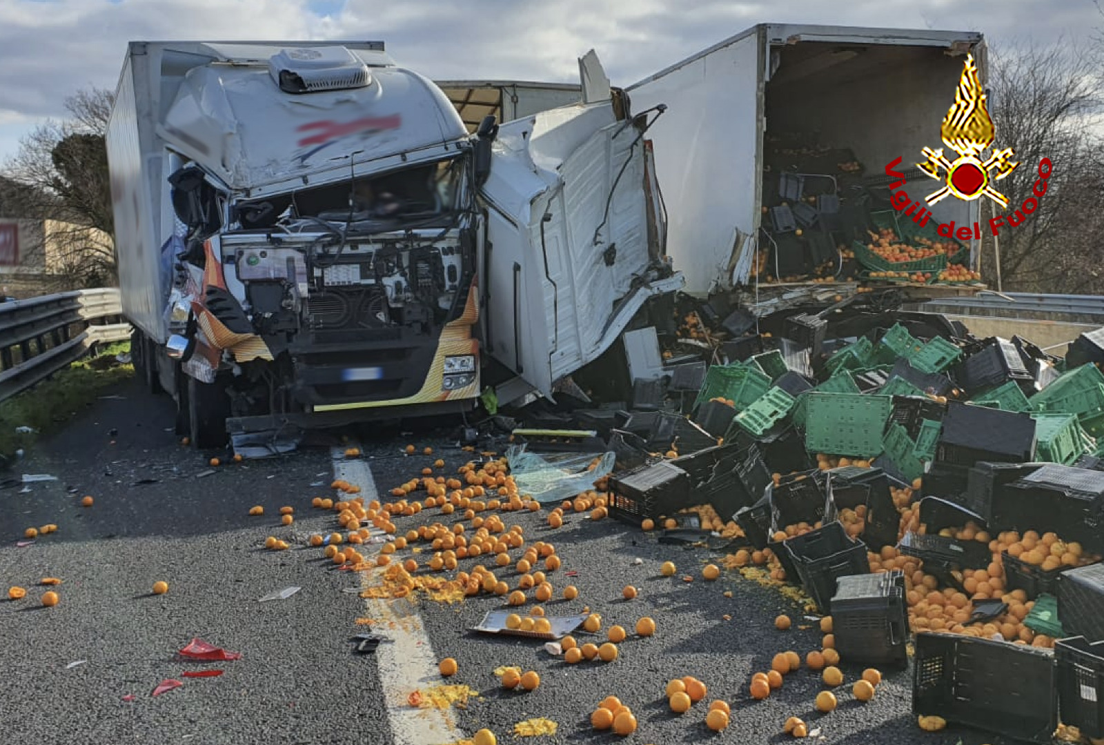 A1 tamponamento fra tre tir: due le persone ferite