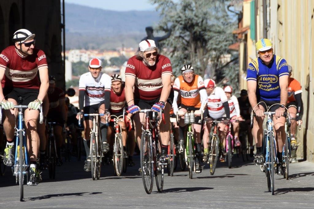 Torna l’Ardita. La partenza da Piazza Grande. Tre percorsi. Bici storiche anche a nolo