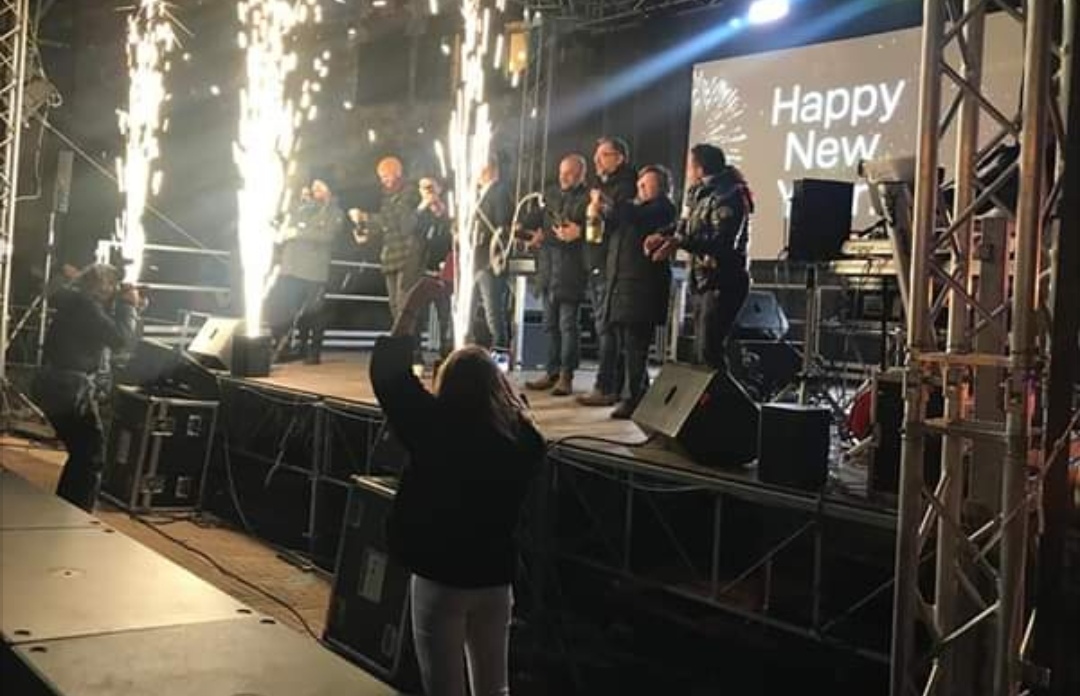 Pienone in piazza Grande per Capodanno. Brindisi e divertimento con Frankie Hi Nrg