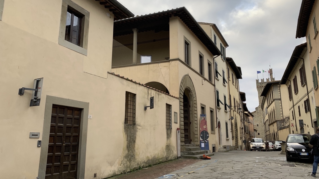 Ladri in azione la notte di Natale, svaligiate le cantine di un palazzo in centro