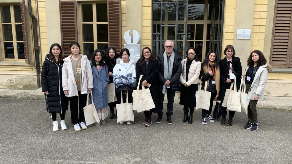 Studentesse cinesi al Campus del Pionta, tra lezioni e visite al centro storico. “Vogliamo apprendere il più possibile. Affascinate dalla città”