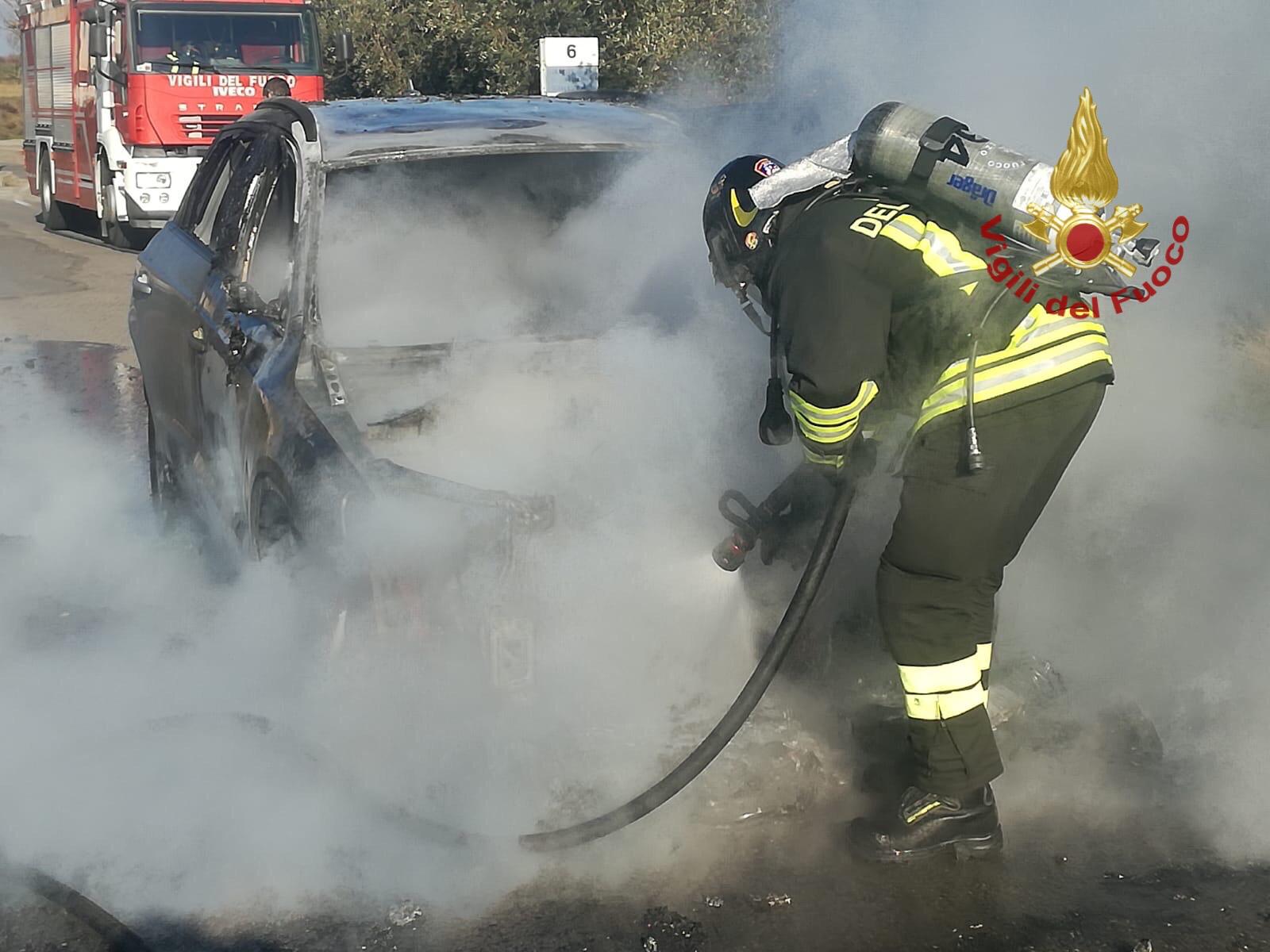 Auto in fiamme a Badicorte, nessun ferito