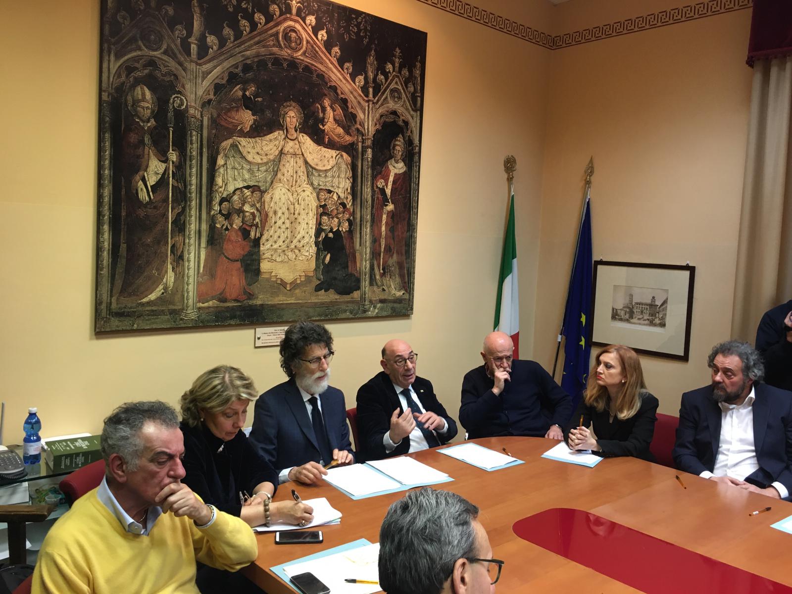 Avvocati e politici aretini insieme contro la carenza di personale al tribunale. “Scriviamo al Csm per chiedere 5 nuovi magistrati”