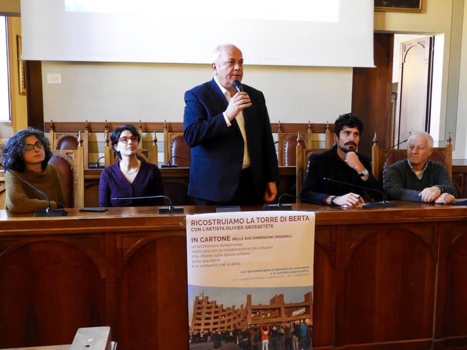 La ricostruzione Torre di Berta in cartone in piazza a Sansepolcro