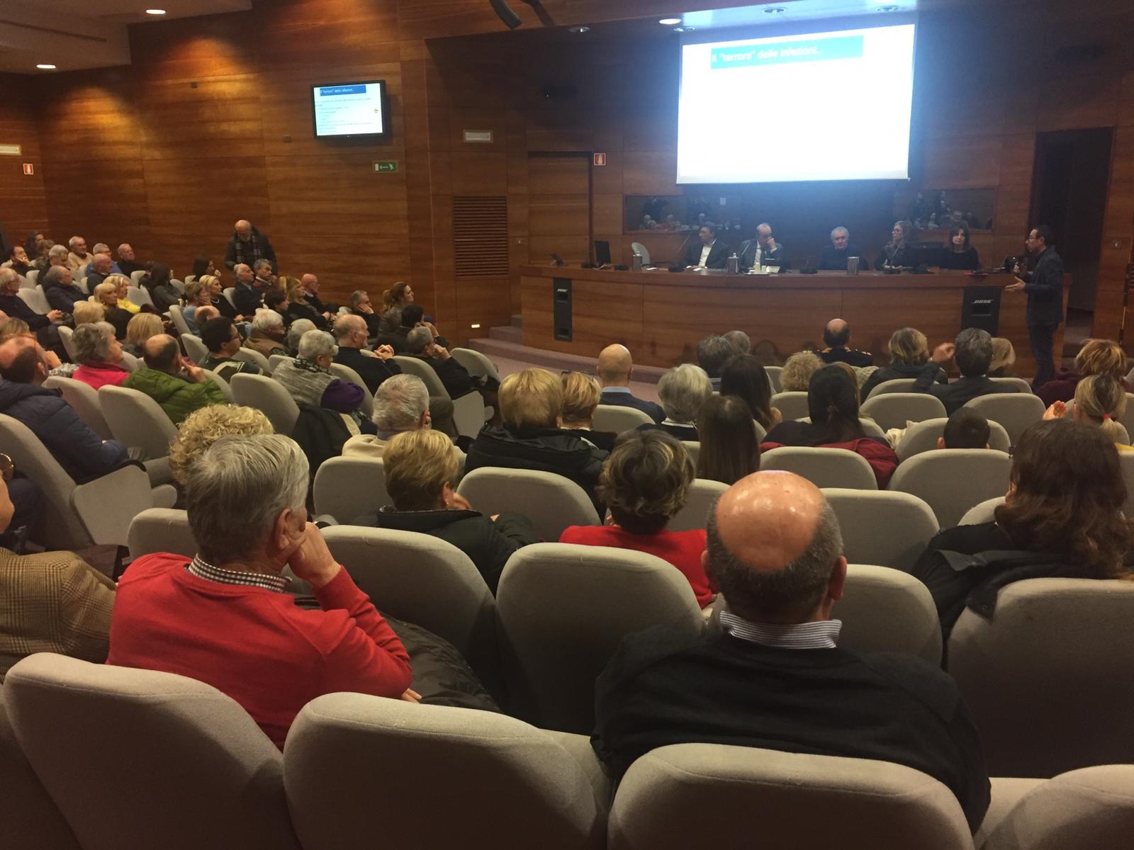 Coronavirus, incontro al San Donato tra cittadini e professionisti della Asl LA DIRETTA VIDEO
