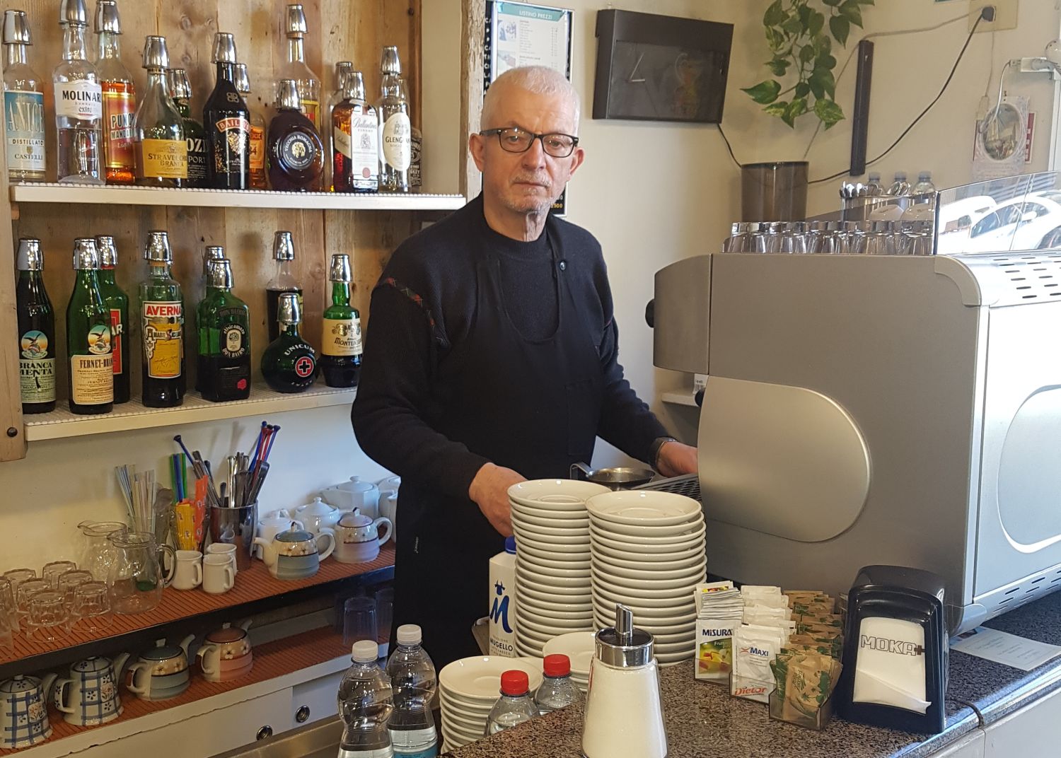 Ernesto Pastorelli, dello storico bar La Senese, lascia l’attività. Il grazie di Confesercenti