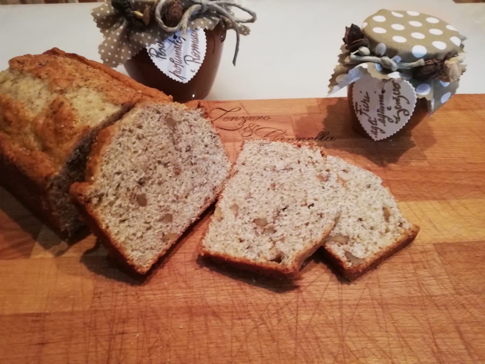 Pan dolce speziato alle noci e banane (per abbinamenti dolci e salati)