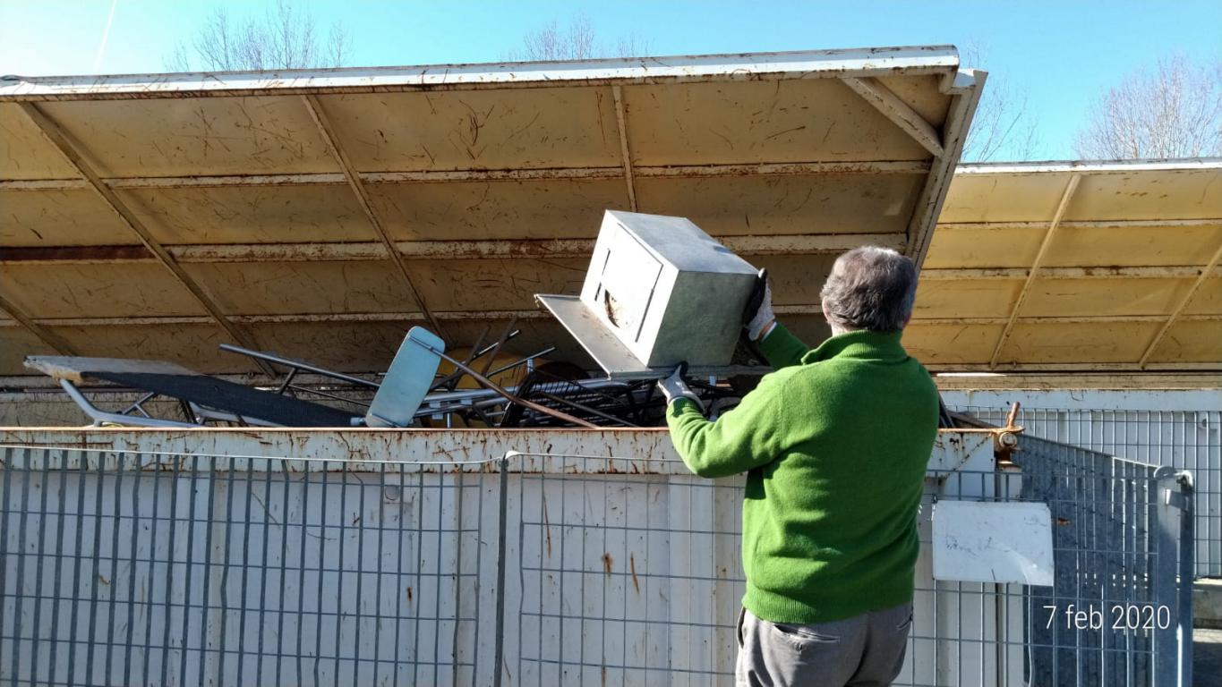Centro raccolta rifiuti, raddoppiano le ore di apertura e raddoppiano gli accessi