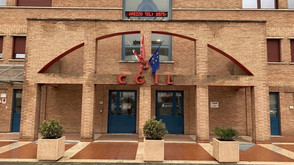 Cgil: solo informazioni e pratiche urgenti. Esclusivamente on line e telefonicamente