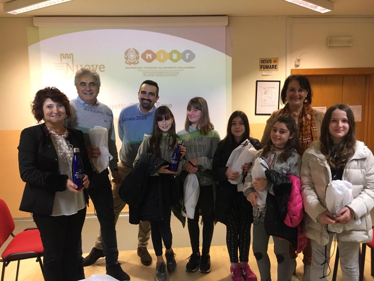 Nuove Acque consegna le borracce Plastic Free agli studenti di Civitella