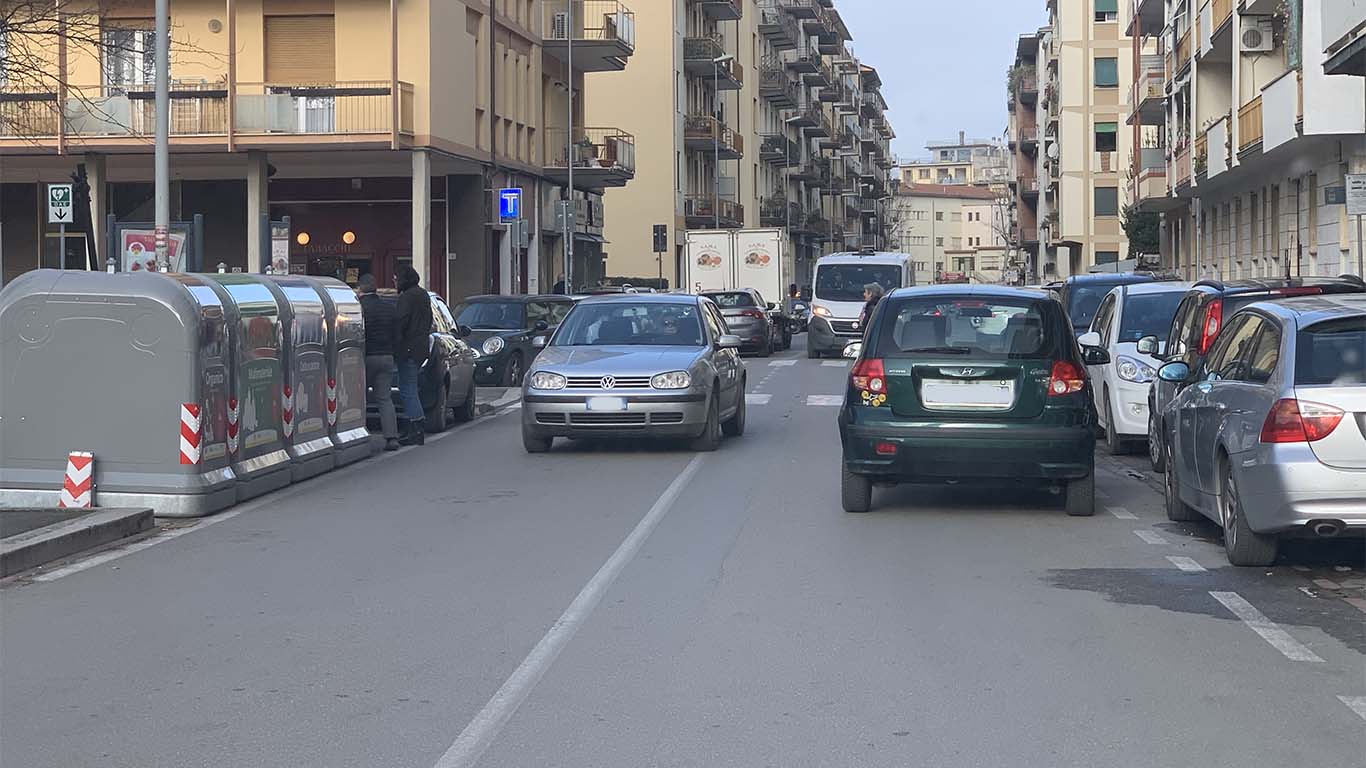 Sosta selvaggia, al Giotto è una “giungla”
