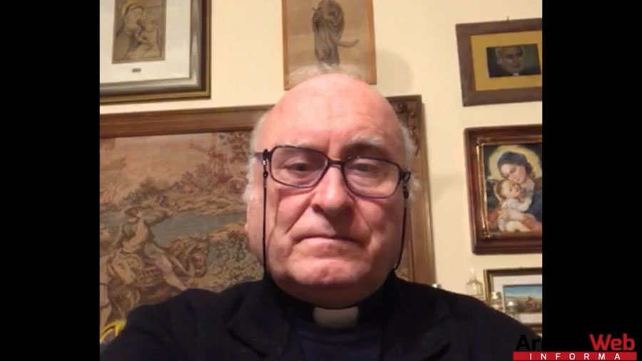 Don Alvaro prega per il personale sanitario