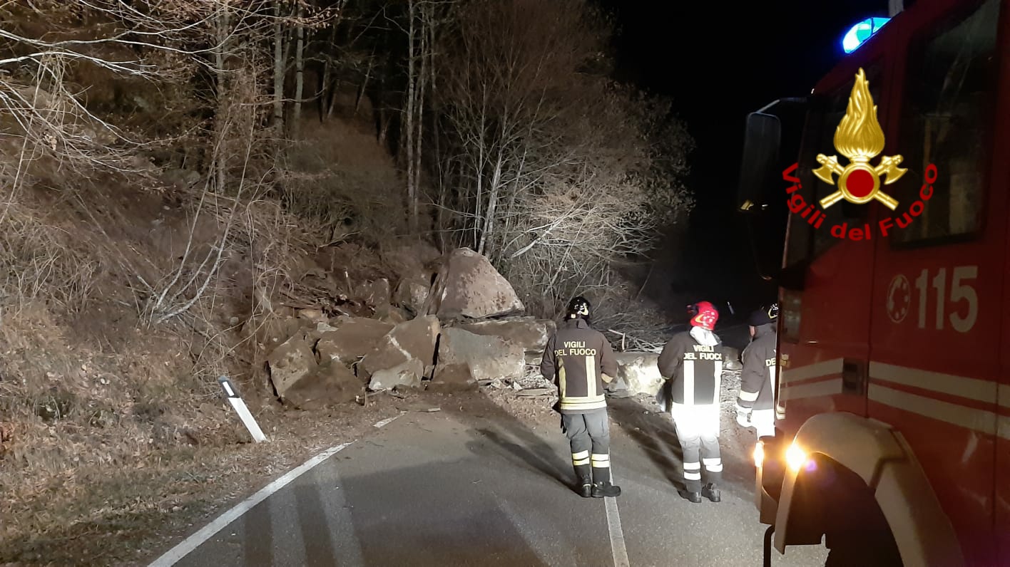 Frana sulla Provinciale di Montemignaio, strada chiusa