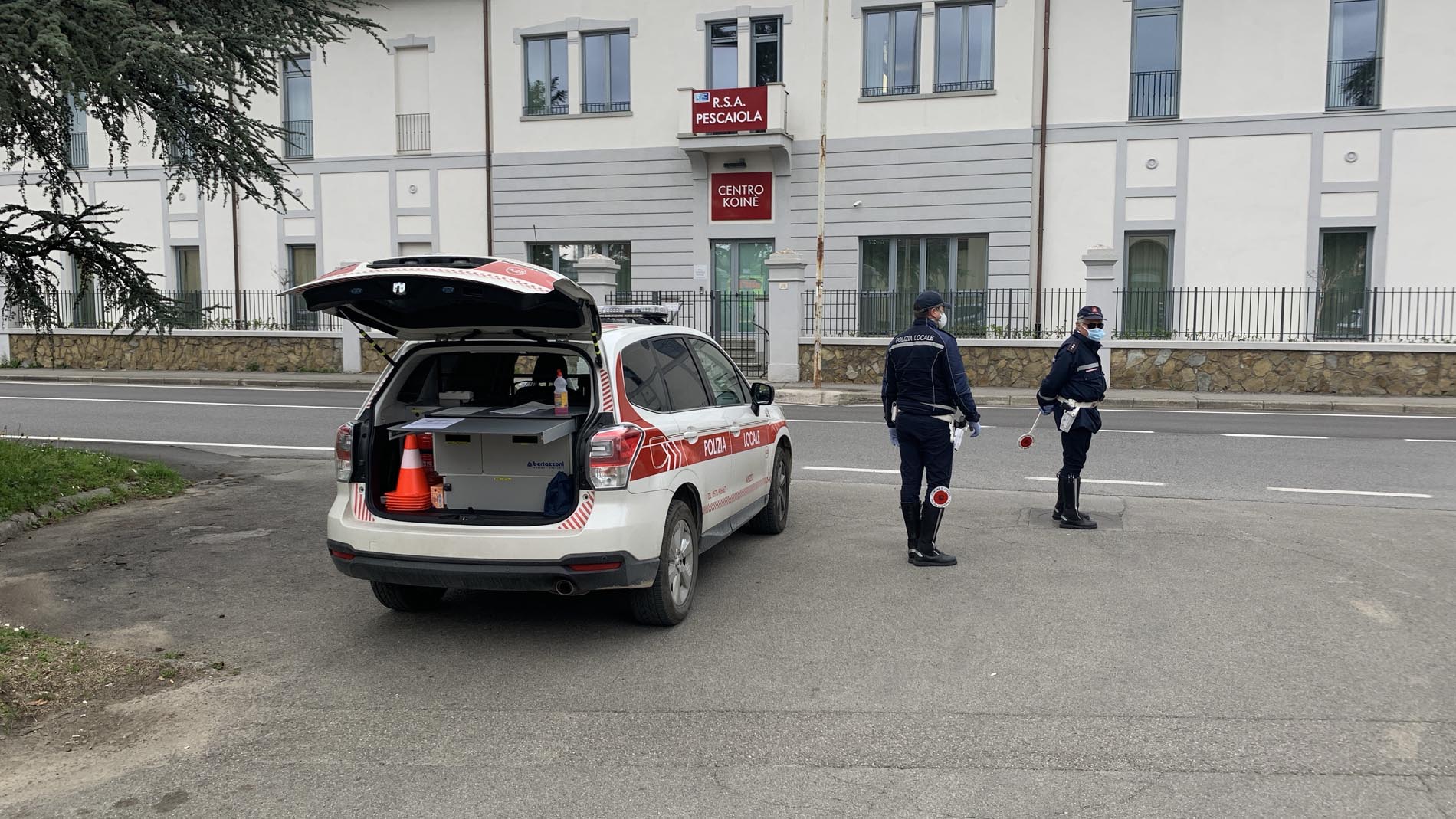 Con nonno e zio in giro in auto senza motivo, alla guida il nipote minorenne. Beccati dalla Pm