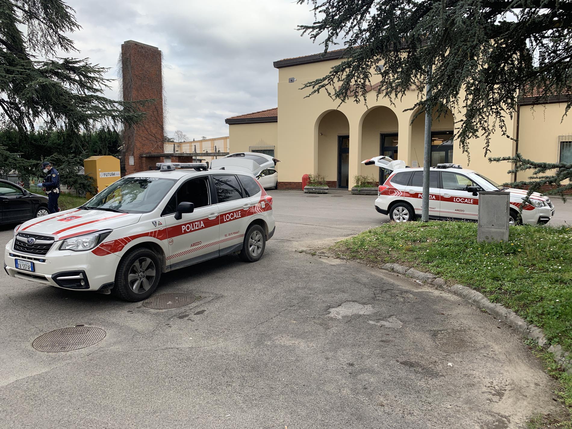 Patente contraffatta e autorizzazione sosta invalidi non sua. Pakistano denunciato dalla PM