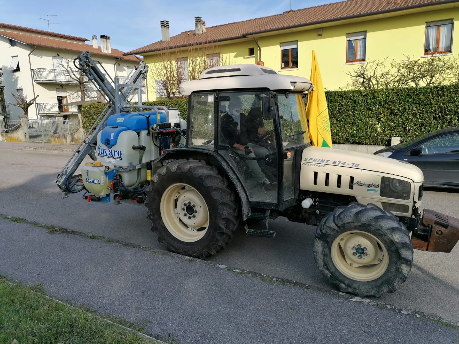 Coronavirus, trattori Coldiretti mobilitati per sanificare le strade