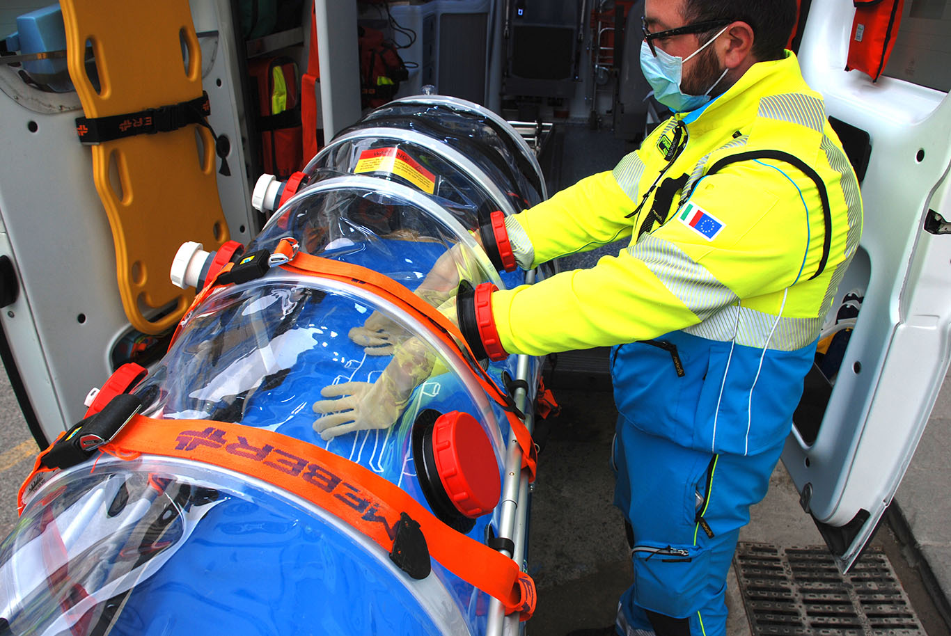 Una ambulanza della misericordia convertita in CMR COVID Biocontenimento