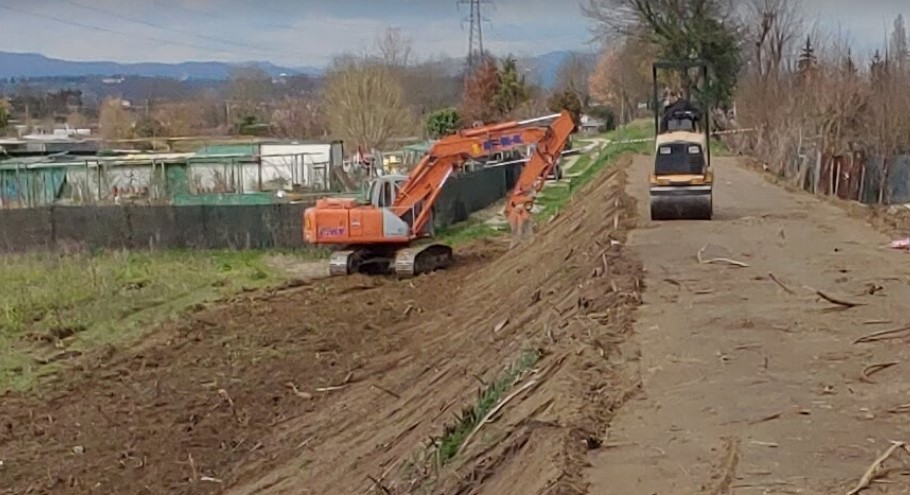 Consorzio 2 Alto Valdarno interviene con il contenimento del verde lungo le sponde dell’Arno