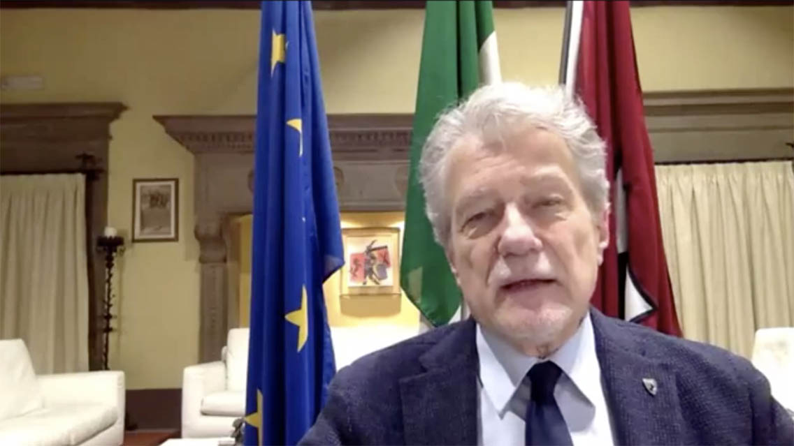 Il sindaco: “ok alle consegne a domicilio. Firmata un’altra ordinanza: negozi tutti chiusi, meno che quelli di prima necessità, per Pasqua e Pasquetta”
