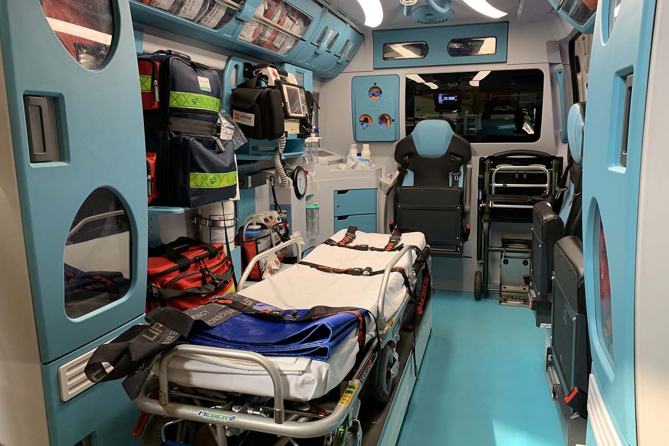 Auto investe due persone in via Tricca, ricoverati entrambi al San Donato in codice giallo