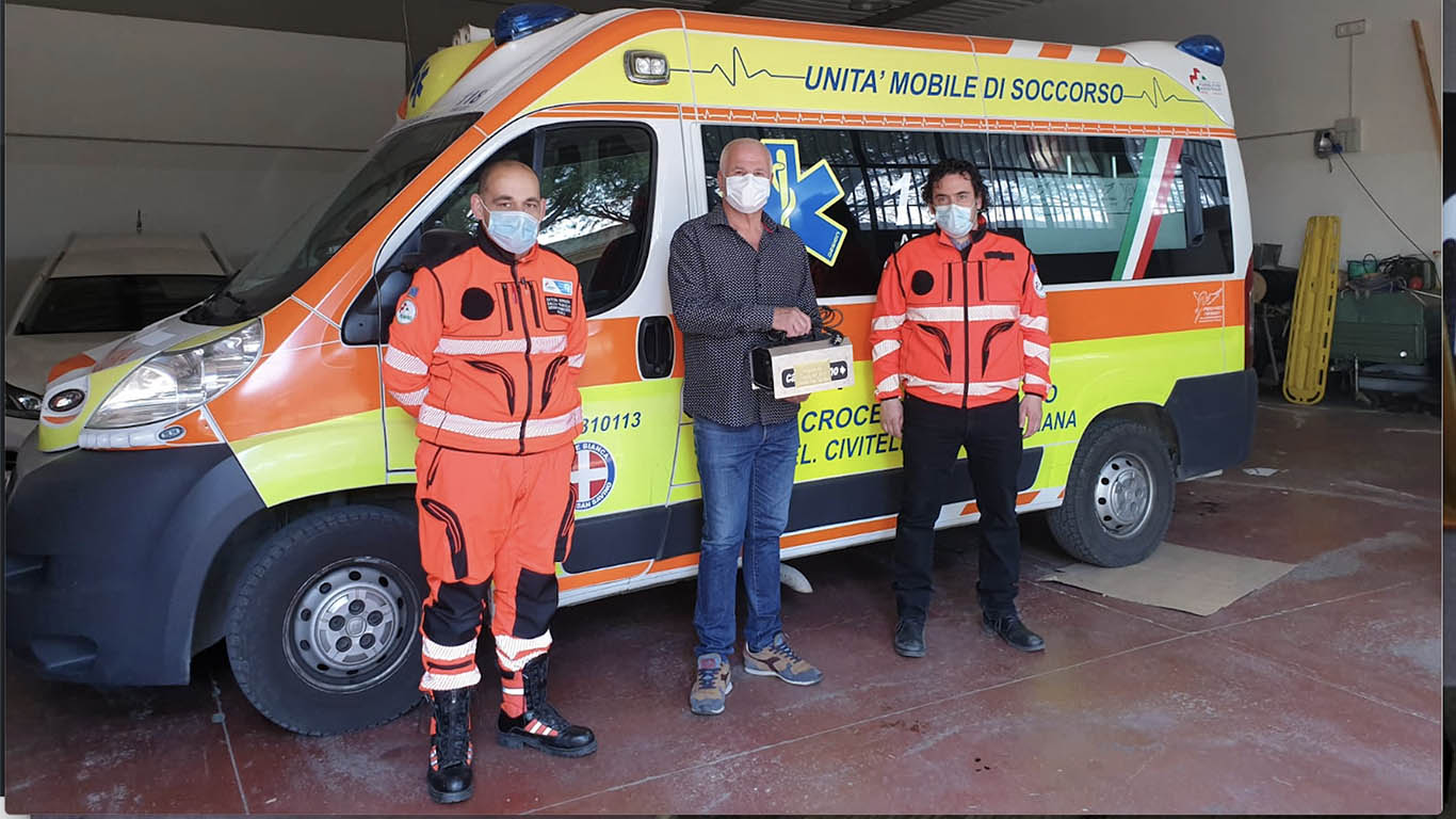 Ionizzatore donato dall’associazione “Amici del Monte” alla Croce Bianca