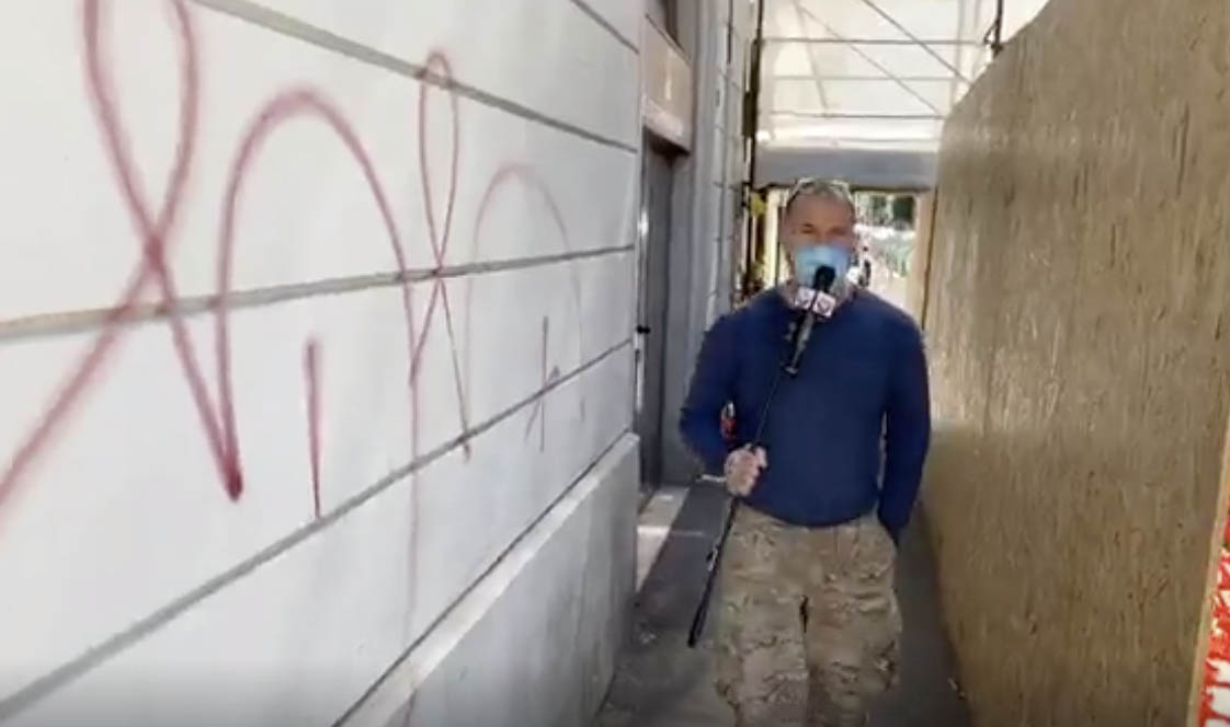 Nuovo raid vandalico in via Veneto. Ricolpito il negozio di parrucchiere. Anche quello di sigarette elettroniche e la banca