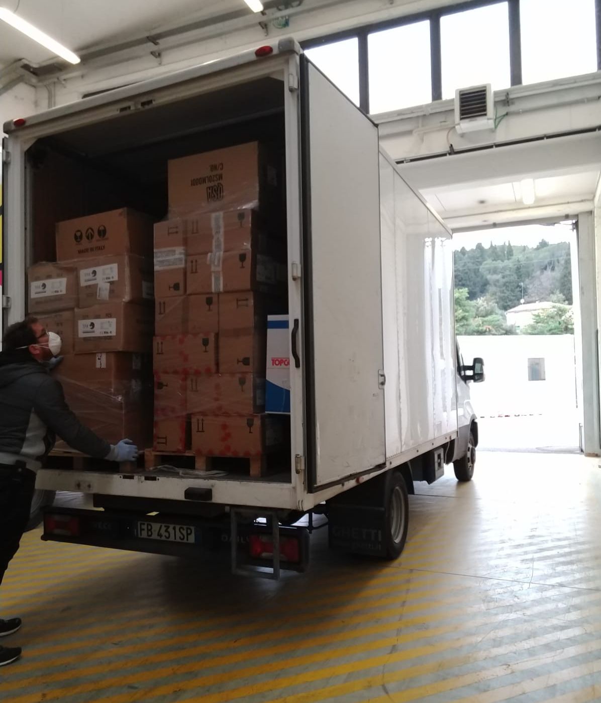 Mascherine e medicinali viaggiano sui camion Betadue
