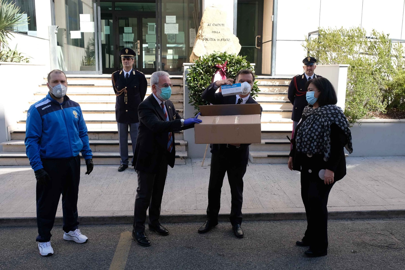 Celebrato il 168esimo anniversario della Polizia. Donate 1000 mascherine al personale
