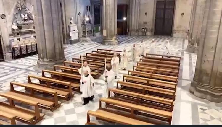 Pasqua, il vescovo Riccardo da una Cattedrale deserta: “progettare il tempo che viene”