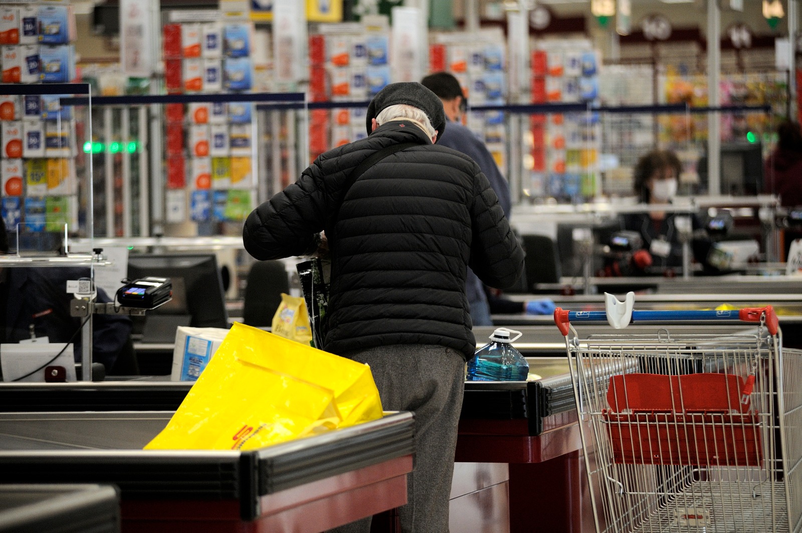 Coronavirus, CasaPound: “Aumento dei prezzi nei supermercati? Monitorare”