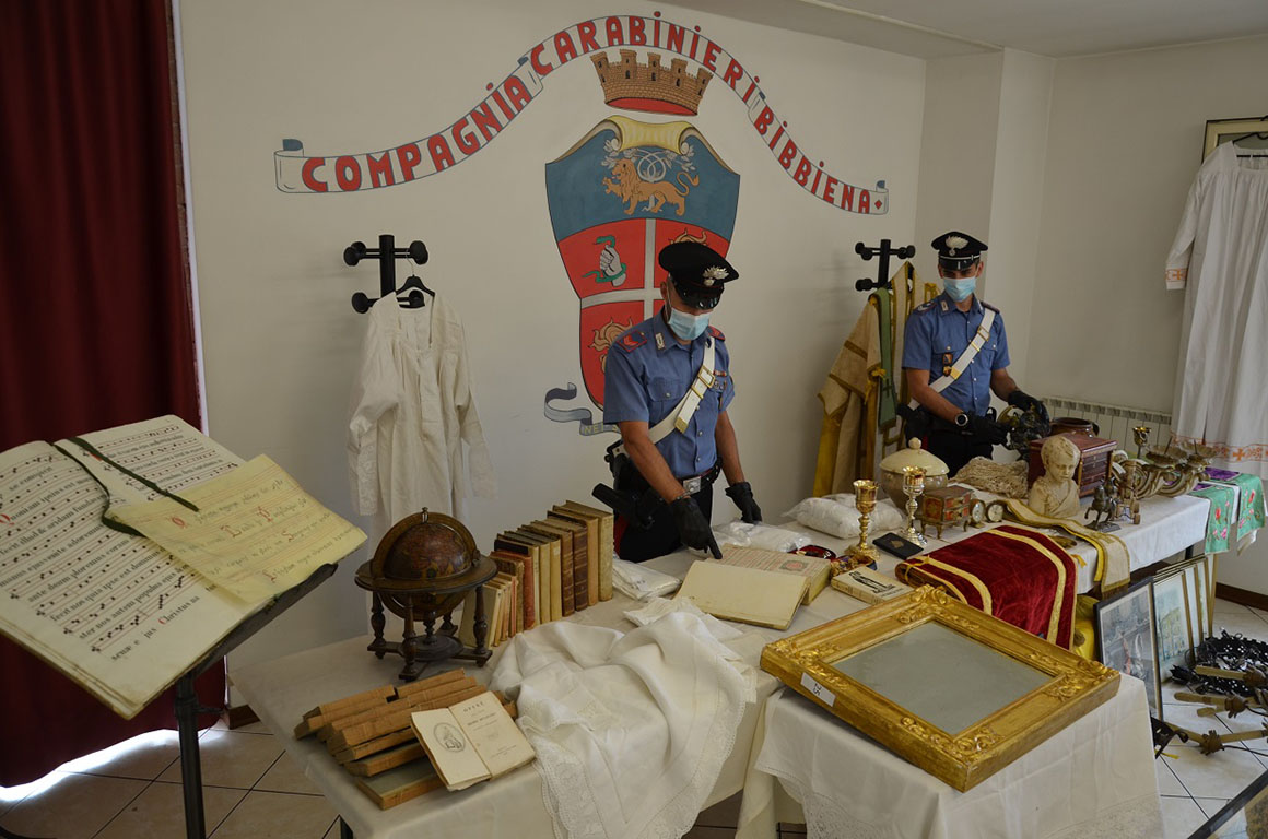 Furti in appartamento: indagini dei carabinieri della compagnia di Bibbiena. Donna denunciata per ricettazione