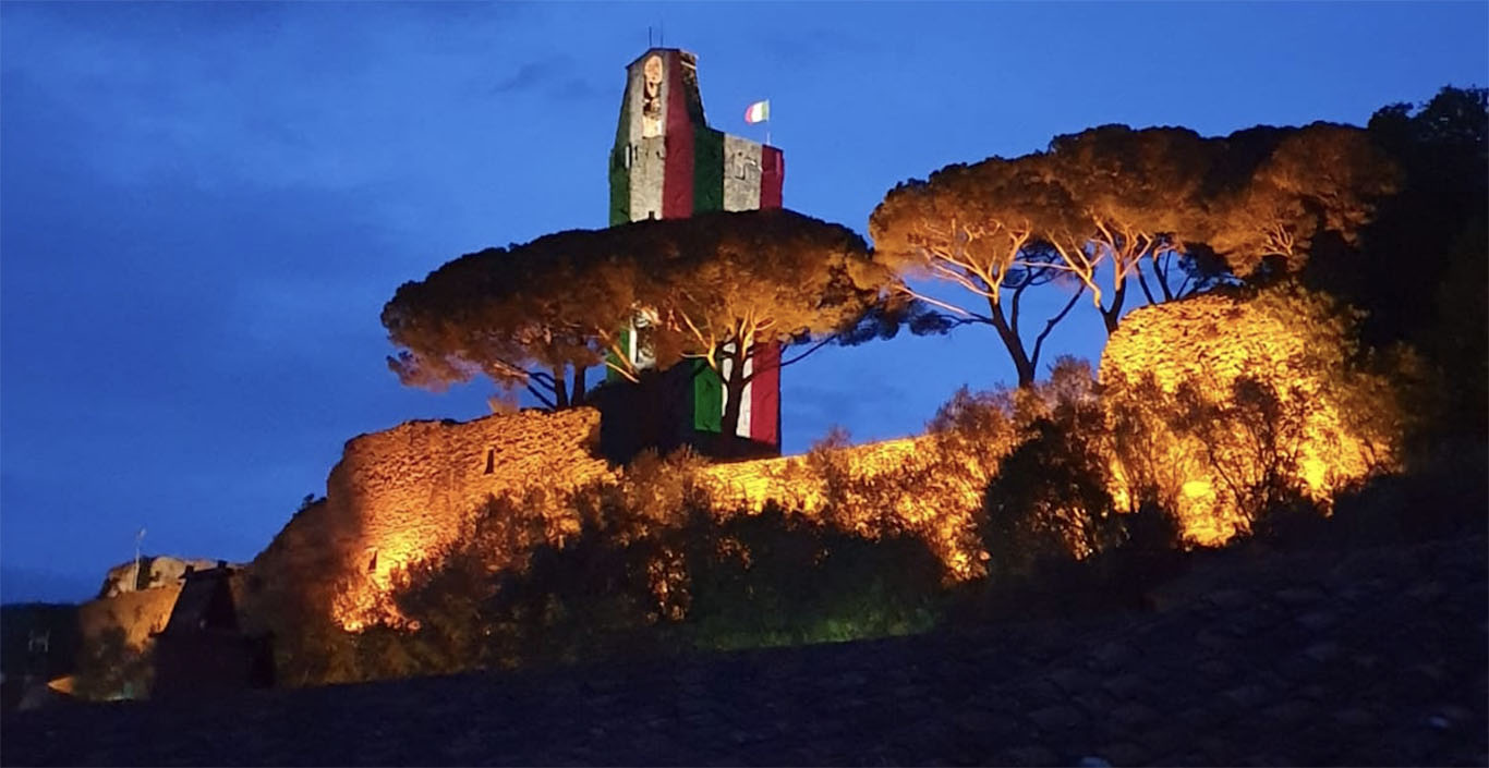 Il Tricolore italiano illumina la Torre del Cassero Il Tricolore italiano illumina la Torre del Cassero