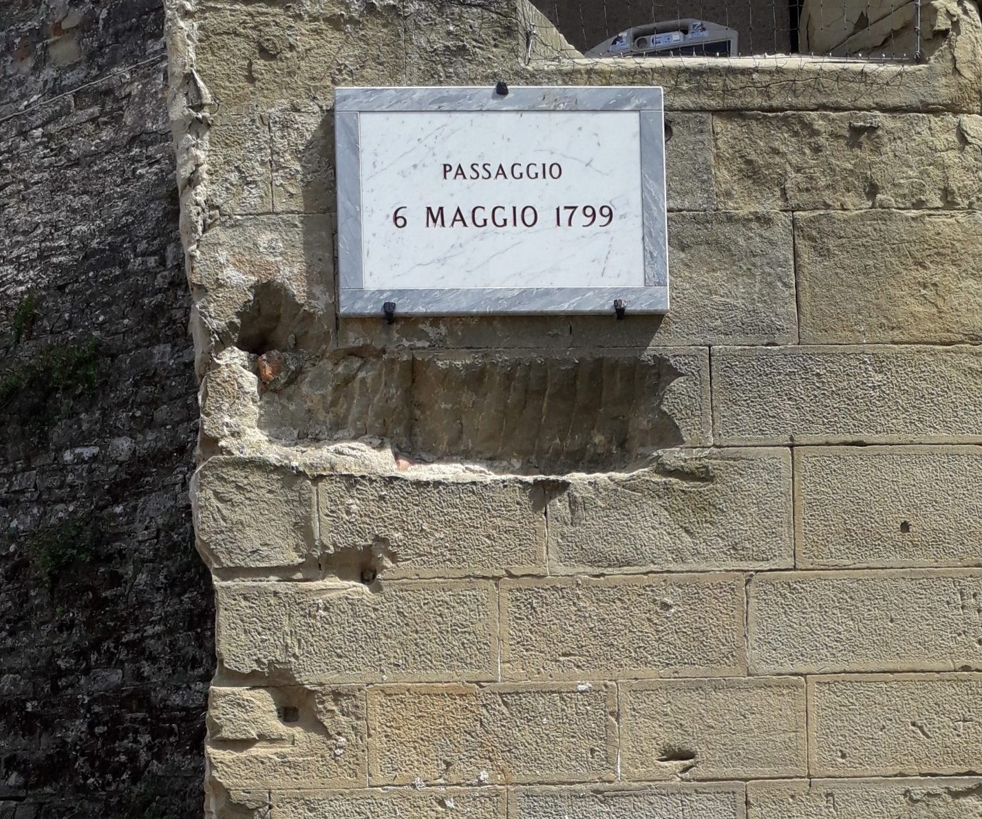 Commemorazione dell’ insorgenza aretina del 1799, oggi deposti dei fiori per ricordare i caduti del  “Viva Maria”