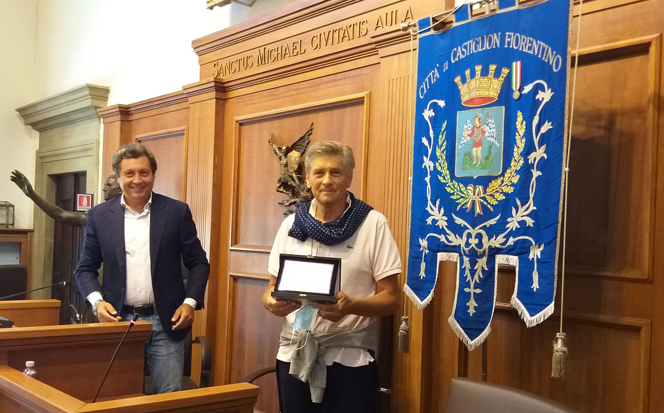 Castiglion Fiorentino, prima del consiglio comunale, salutati i 2 dipendenti comunali andati in pensione
