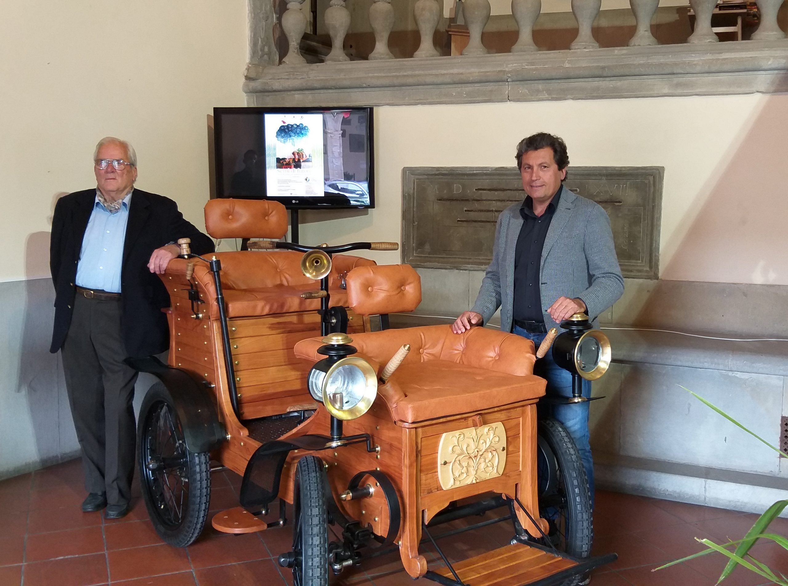 Castiglion Fiorentino, da oggi una carrozza quadriciclo, realizzata da Silvio Baldetti, è esposta nell’androne di palazzo San Michele